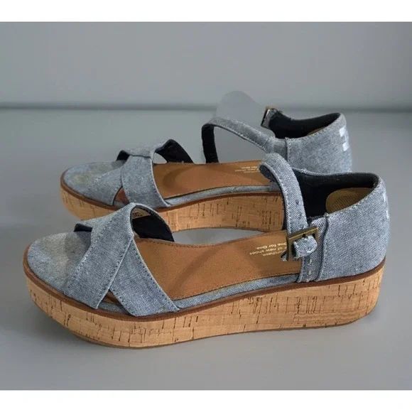 Toms Harper Wedge Sandals Women's Size 7.5 Denim And  strappy buckle denim shoes - Picture 2 of 5